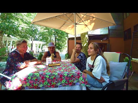 Видео: АДЛЕР. ЖАРА. МОРЕ +28. ВСТРЕЧА. СКВЕР БЕСТУЖЕВА. НАБЕРЕЖНАЯ.