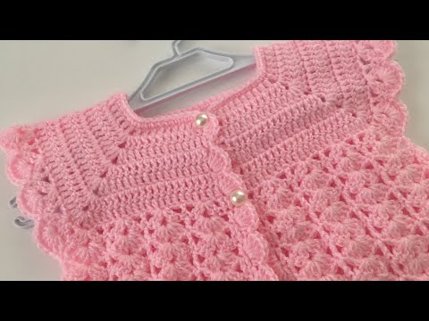 Видео: Вязаный жилет Pink Sugar Baby / Легкий жилет крючком для девочки / 1 год