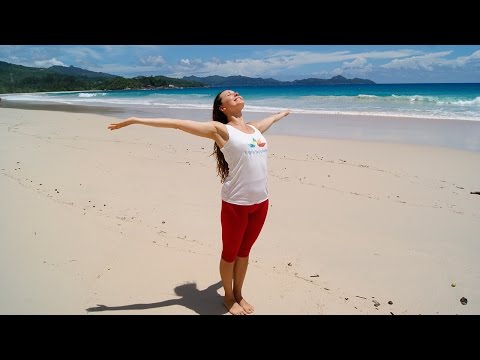 Видео: Йога для плечевых суставов и спины! (Мини-комплекс для плечей и спины)