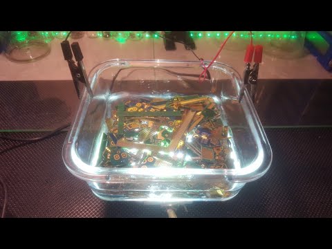 Видео: Снимаю золото зарядкой для телефона!!!/Проще простого/Электролиз золота/