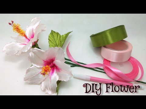 Видео: DIY / Как легко сделать цветок гибискус из атласных лент