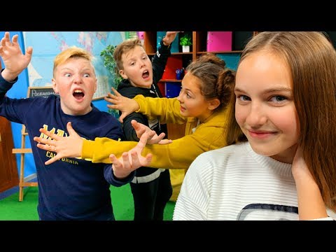 Видео: КАК НОВЕНЬКАЯ ВСЕХ РАЗЫГРАЛА!