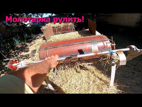 Видео: Молотарка молотить ячмінь. A thresher threshes barley.
