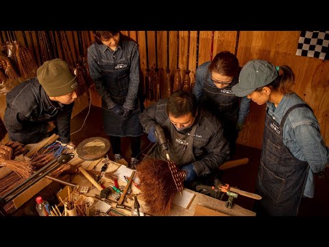 Видео: Процесс изготовления метел стоимостью 500 долларов каждая. Щеточная фабрика в Японии.