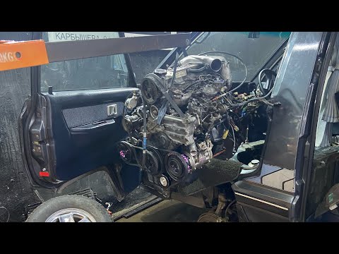 Видео: Установка двигателя 2C-T в Toyota Town Ace CR30 1987