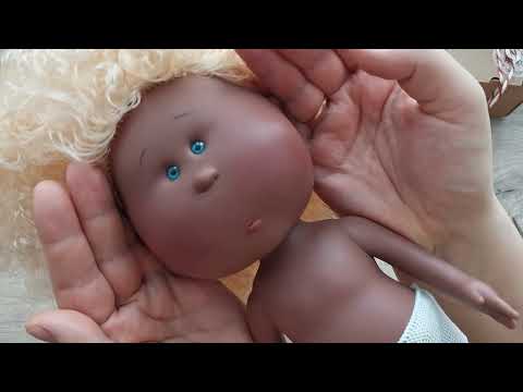 Видео: Распаковка куклы Мии Nines D`Onil / Мия кудряшка