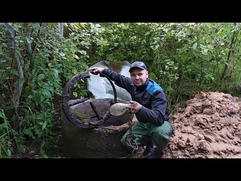Видео: Почистил старый колодец в лесу,и нашел на дне старые вещи.