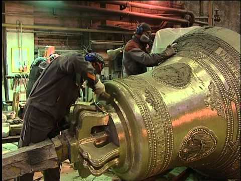 Видео: Отлив шеститонного колокола часть 1