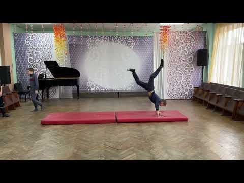 Видео: Экзамен по современному танцу (группа мальчиков)