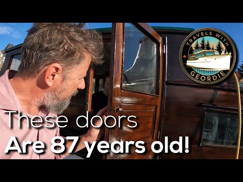 Видео: Спасение почти вековой деревянной лодки: ремонт двери — Реставрация деревянных лодок