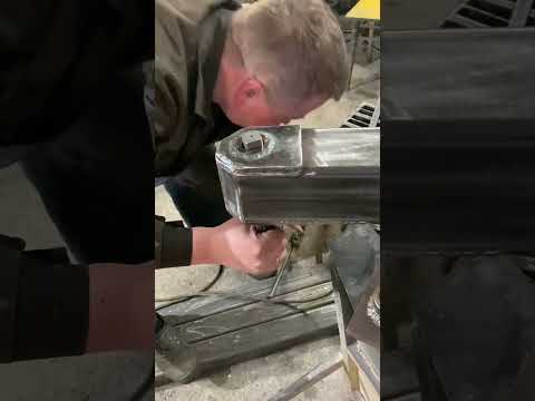 Видео: Начинаем делать себе мини-экскаватор