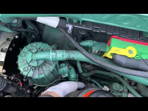 Видео: Volvo Vnl, Mack. Как заменить прокладку маслоотделителя. Ссылки на сапун картера в описании.