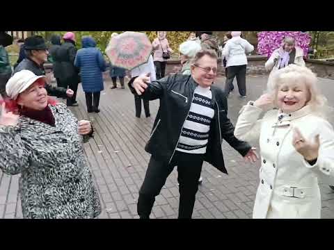 Видео: КУЧЕРЯВАЯ МАДАМ... ТАНЦЫ 💃🕺💃🕺💃 ГОМЕЛЬ ♥️