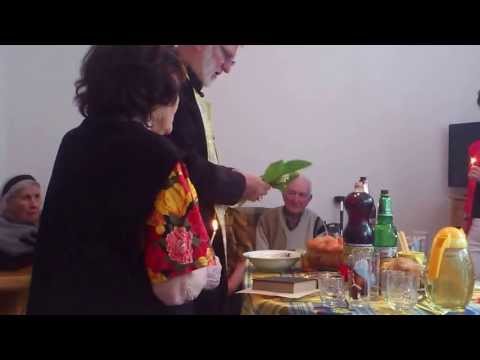 Видео: Освещаване на нов дом.