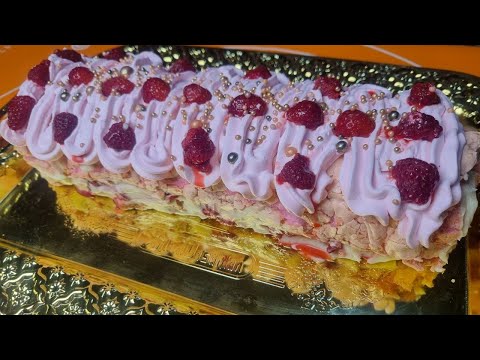 Видео: Meringue roll👍Меренговый рулет с ягодами и бананом