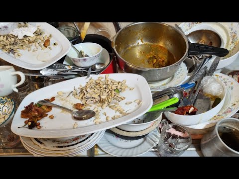 Видео: Мытьё посуды – Смотрите, как вода творит чудеса