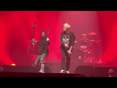 Видео: Диана Арбенина. Ночные снайперы. Санкт-Петербург. 31.03.2022. Ледовый дворец. 1 часть.