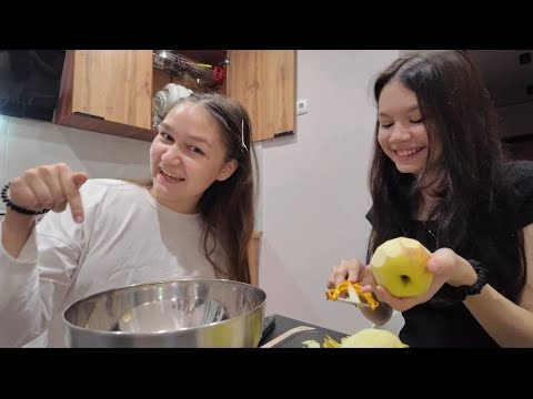 Видео: КУКИНГ Шарлотка. ОЧЕНЬ Смешно (и вкусно)