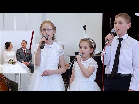 Видео: Посмотри в ее глаза😍 || Родные жениха спели очень красиво на свадьбе || Даниил & Анастасия