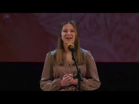 Видео: Кунина Александра 14 лет/ Чингиз Айтматов "Материнское поле" (отрывок)