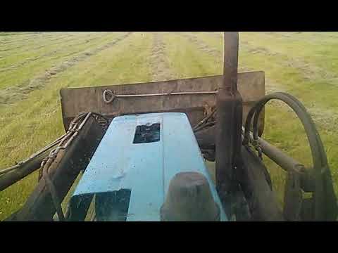Видео: Прессование сена прессом ПРФ - 145