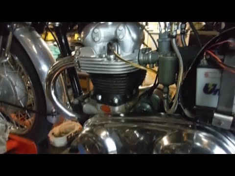 Видео: Обсуждается обновление Norton Nomad 500 и модификация сапуна двигателя.