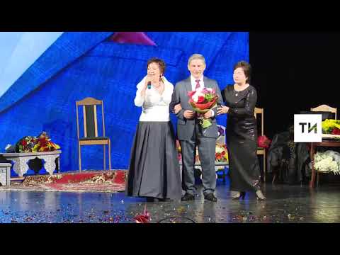 Видео: Венера Ганиева “Яратыгыз!” җырын башкара