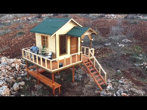 Видео: Строительство красивого деревянного дома за 20 дней - Off Grid Cabin - Полное видео