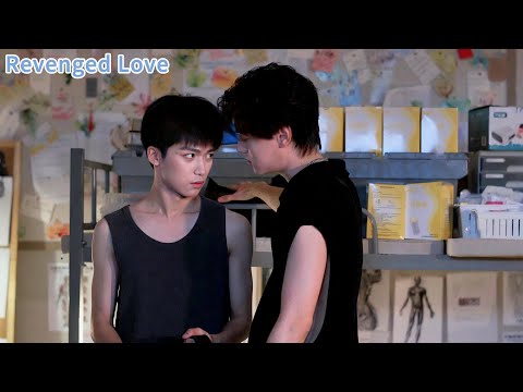 Видео: Хотел просто поиграть, но босс ответил: «Кто тебя так научил?» 💕🔥