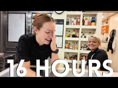 Видео: 16 часов из жизни яхтенного повара (мой самый сложный чартер)