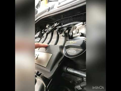 Видео: Замена мембраны на впускном коллекторе двигателя 1.6 BSE (Skoda, VW, Seat)