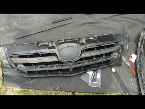 Видео: Toyota Corolla. Снятие переднего бампера и установка защитной сетки радиатора.