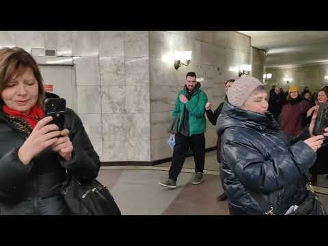 Видео: Bella Ciao - Белла чао - Огонь! - как сыграла музыку из народной итальянской песни Антонина Синицына