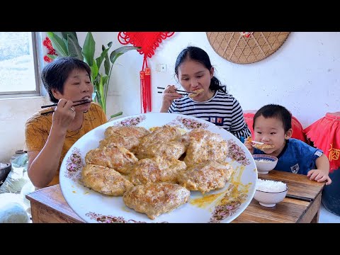 Видео: Куриные крылышки с яичным желтком потрясающие. Настолько вкусные, что Йике облизывает тарелку.