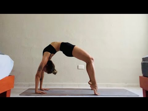 Видео: Прогибы. Домашняя практика йоги