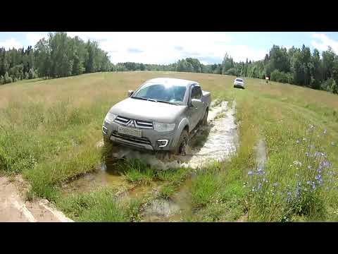 Видео: 2 нивы против mitsubishi l200/Mitsubishi Pajero/митсубиси/оффроад/покатушки