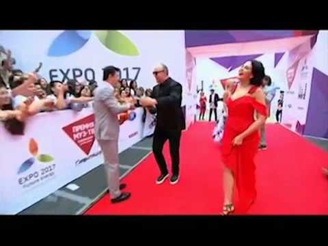 Видео: Потап и Настя, Время и Стекло. Красная дорожка премии MUZ TV в Астане