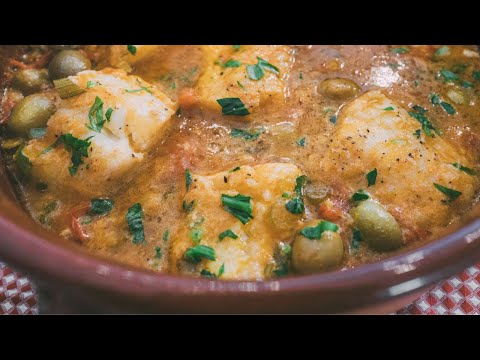 Видео: Тушеная треска: рецепт с луком, помидорами и оливками 