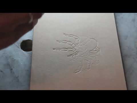 Видео: Тиснение на коже.перевод эскиза,прорезание.