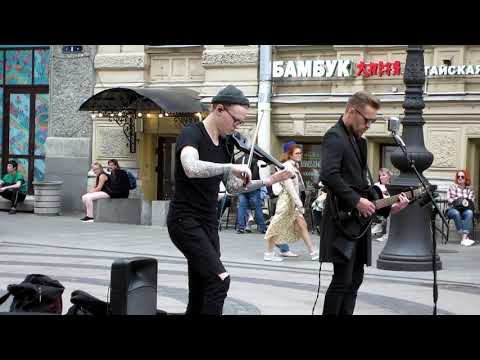 Видео: Питерские уличные музыканты- исполнители  русского  рока - Константин Колмаков( #STREET_X ) и др.