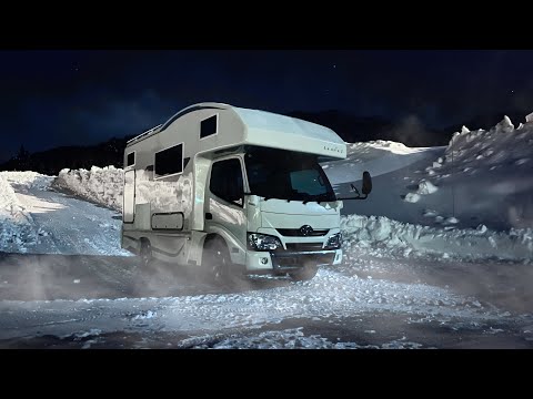 Видео: [Субтитры] Автомобильный кемпинг | Первая лыжная прогулка с неожиданными результатами