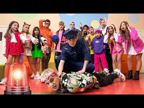 Видео: ПОЛИЦИЈА У ШКОЛИ Ухапшен најпопуларнији тинејџер | Школарци у шоку KiKiDo Campus Serbian Kompilacije