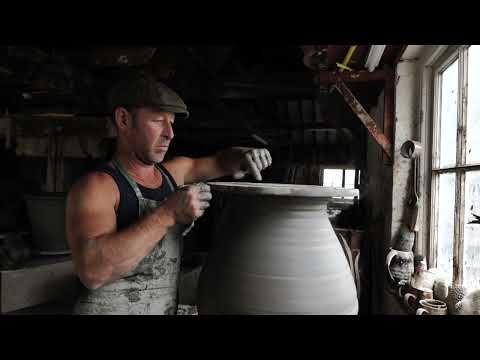 Видео: Мастер-класс по керамике: Адам Килинг, Whichford Pottery