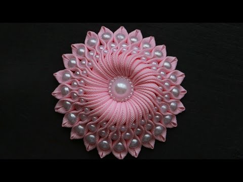 Видео: Цветок из ленты 🌺 DIY Ribbon flower with beads🌺 grosgrain flowers with beads 🌺 tutorial
