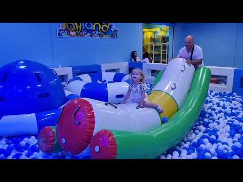 Видео: Кира в развлекательном центре Ailand. Джунгли зовут