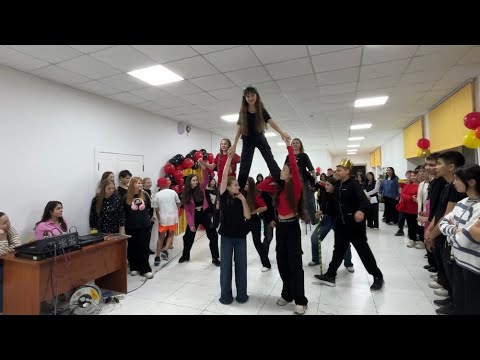 Видео: Сценка на Золотую осень