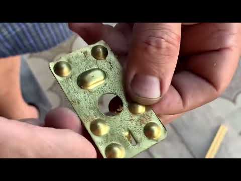 Видео: Что делать если машина сама сигналит при повороте руля?(москвич 2141, Святогор)