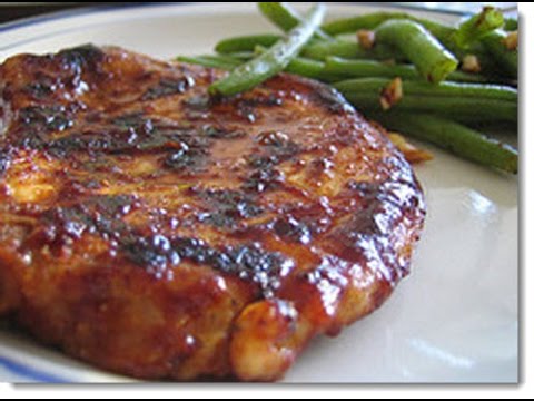 Видео: Свиные отбивные на гриле | Суон Нуонг | гриль свинина