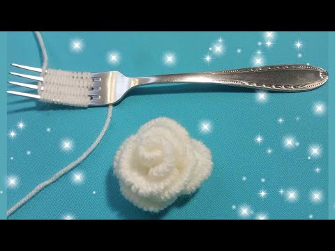 Видео: Роза из пряжи с помощью вилки/Easy Woolen Rose Making/Hand Embroidery Hack/DIY Woolen Flowers