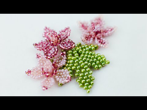 Видео: Новые цветы  Один бисер,одно плетение  разный результат